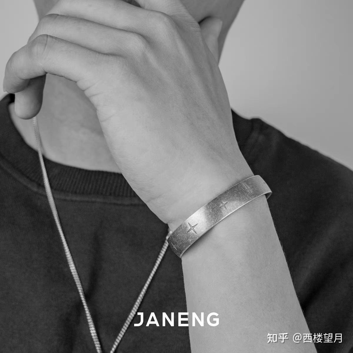 男生适合戴银手镯吗或者是适合戴什么样