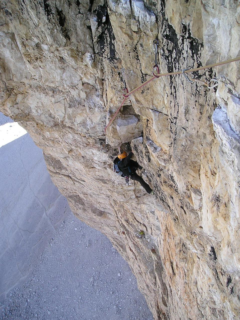 2. 北墙照明设计