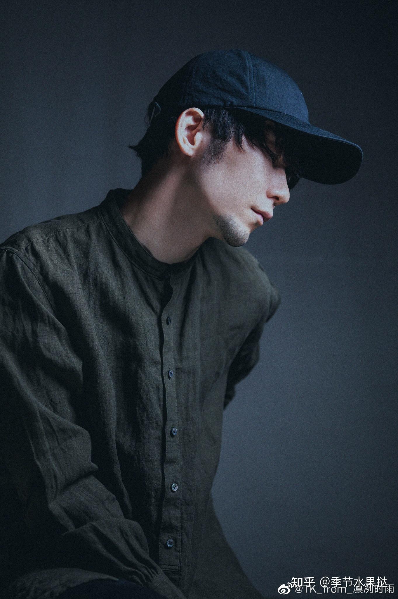 以大众审美观念不论古今中外来看凛冽时雨的主唱tk算长得帅吗