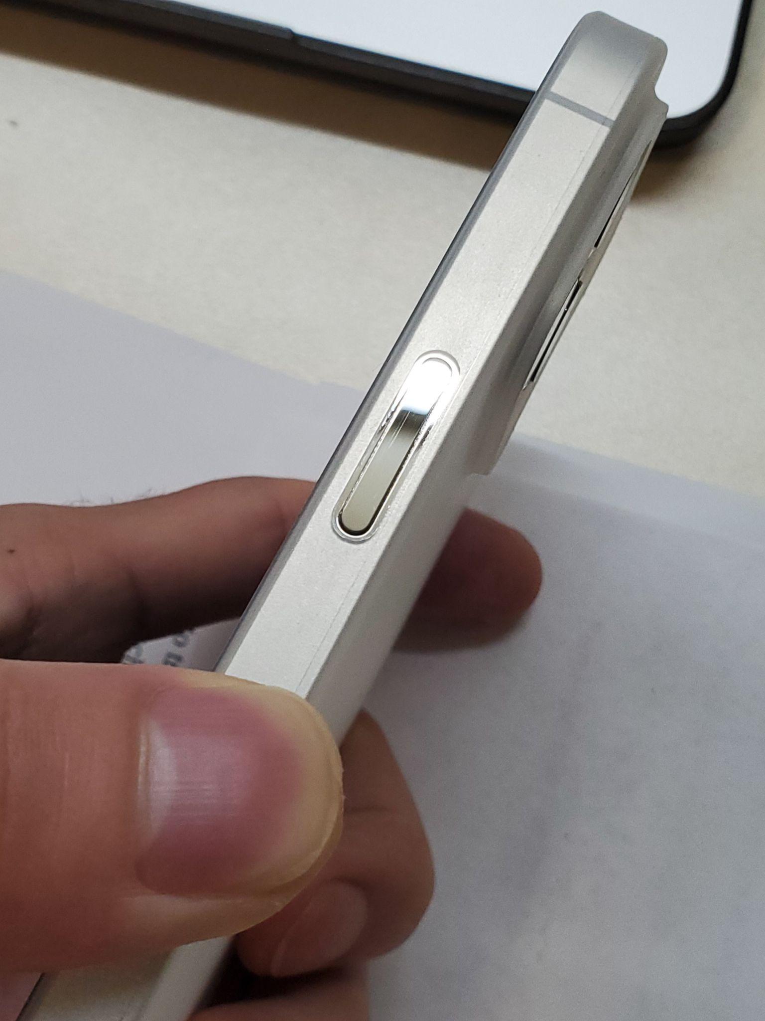 iphone12 pro max银色边框相对其他颜色会容易有划痕么? - 知乎