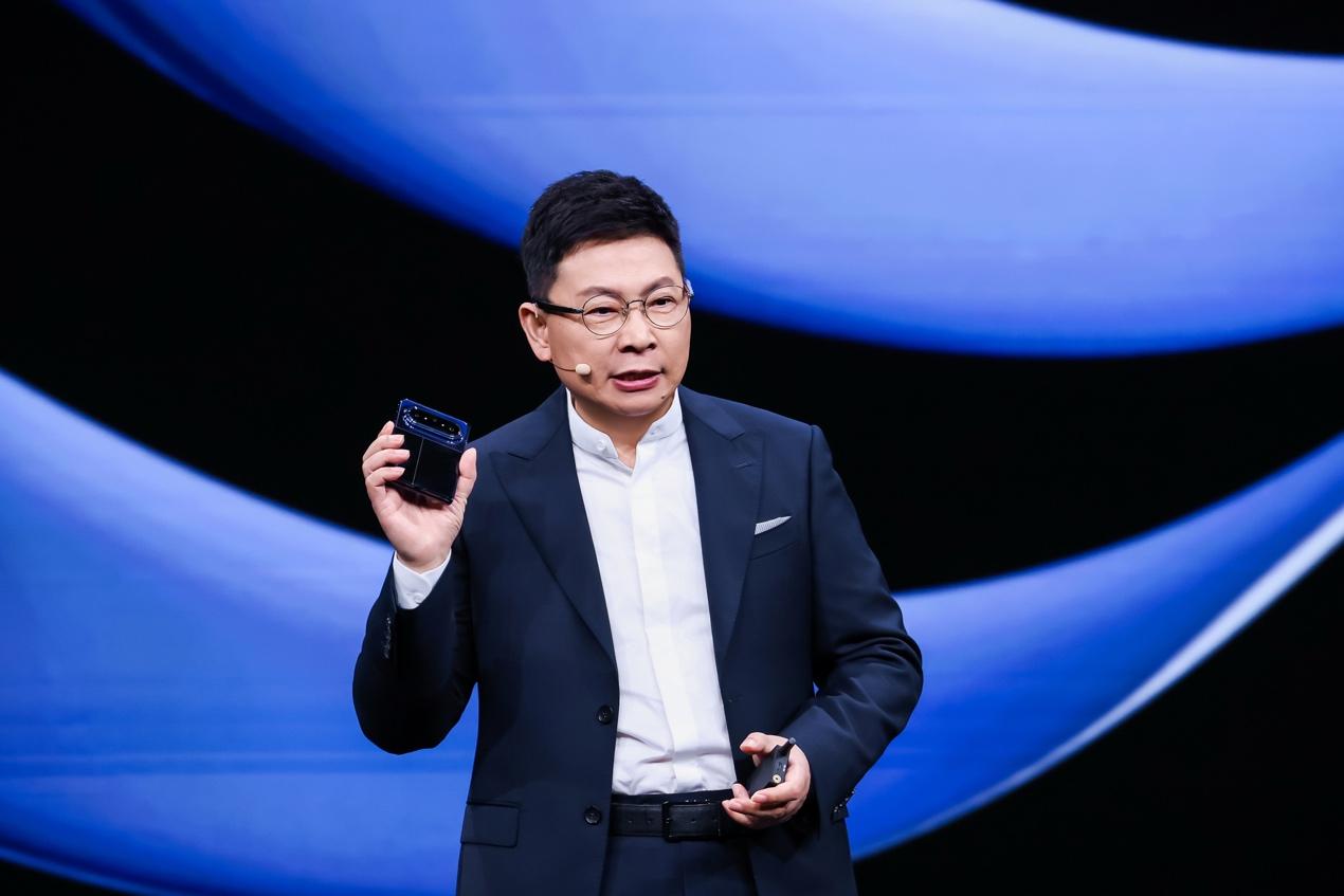 华为推出首款大阔折手机,岂止于阔