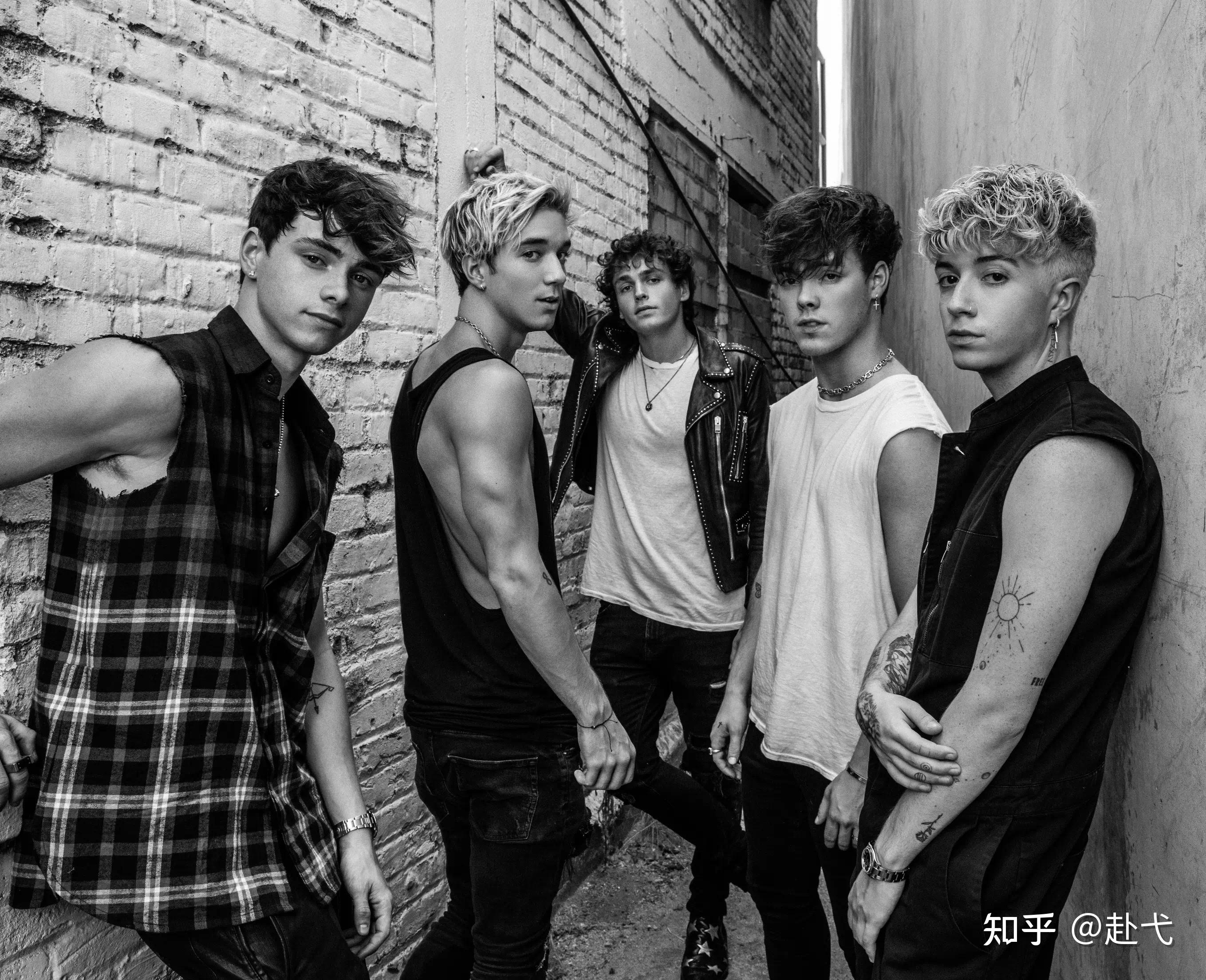 推荐类似单向thevamps这种喜欢唱小情歌的乐队或男团