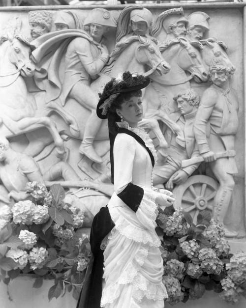 巴斯尔时期乱世佳人呈现华美女装典范