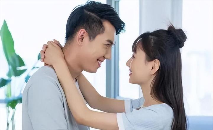 正常男女朋友发展速度(男朋友摸自己女朋友的头意味什么)