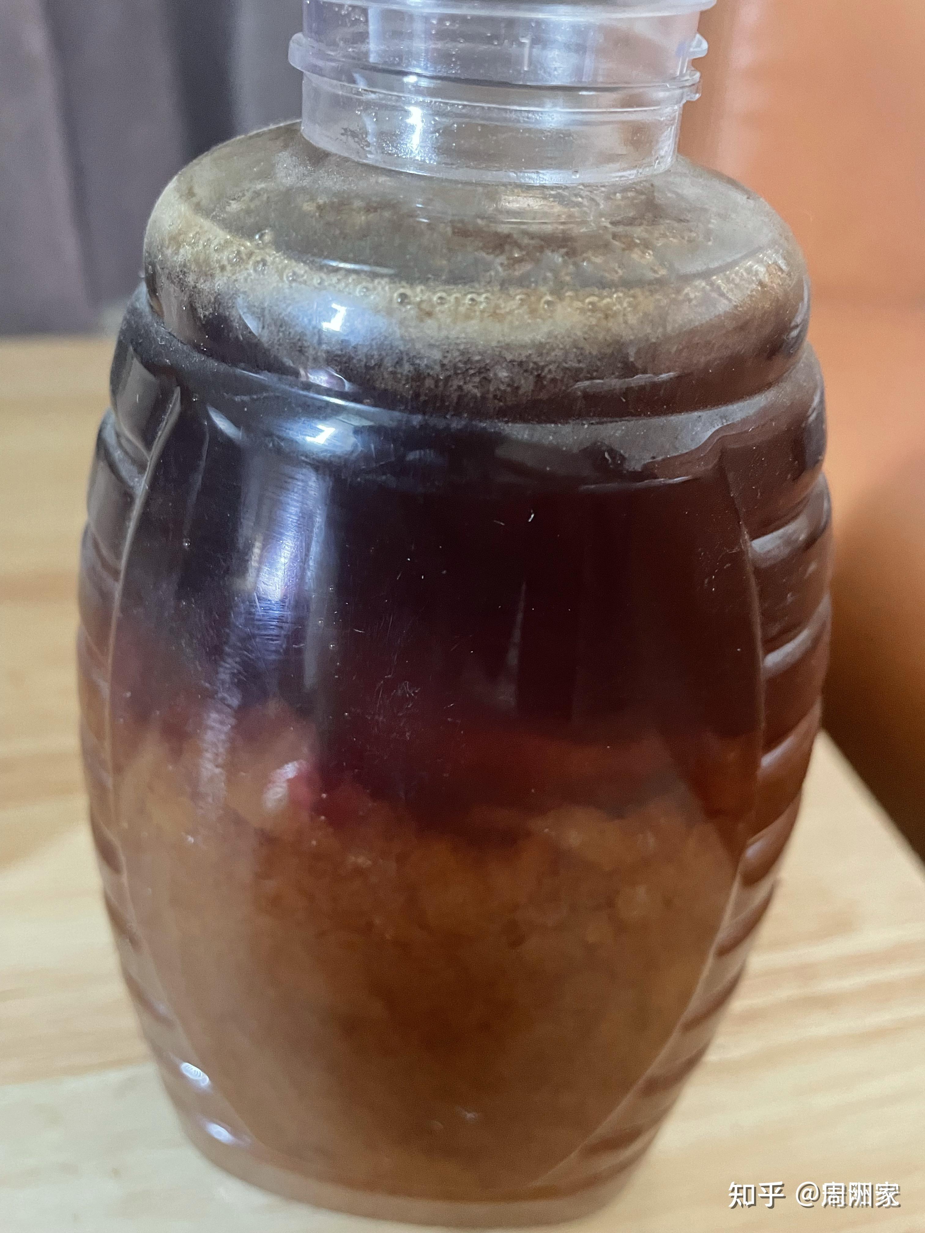 蜂蜜放久了会过期吗能喝吗(蜂蜜放久了还能吃?)
