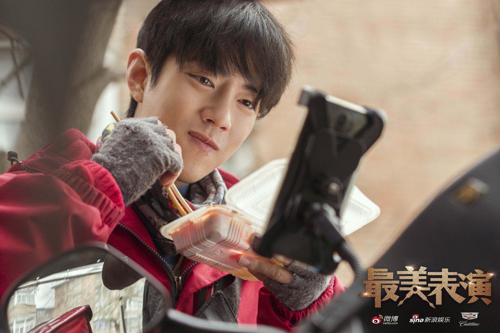 如何评价肖战在最美表演《家规》和《买耳朵》中演绎的两个截然不同的