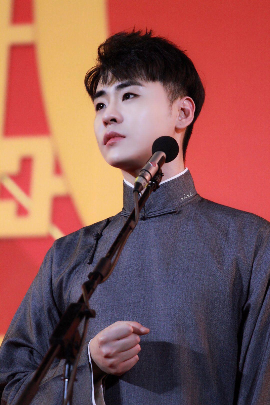 姐妹们最喜欢的张云雷的大褂是哪一件? - 知乎