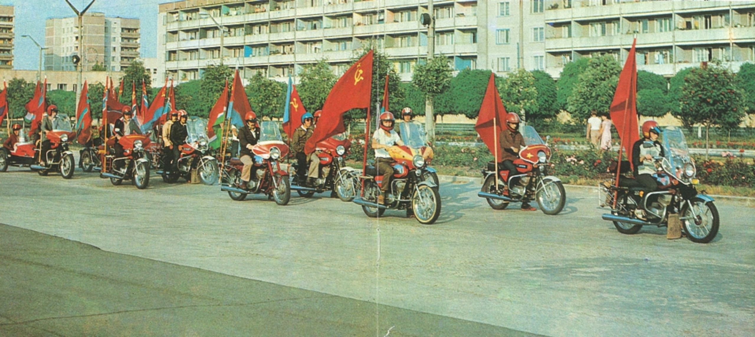 �� 1986 ������Ƥ�Ǽ���ͷ��Ħ�г���