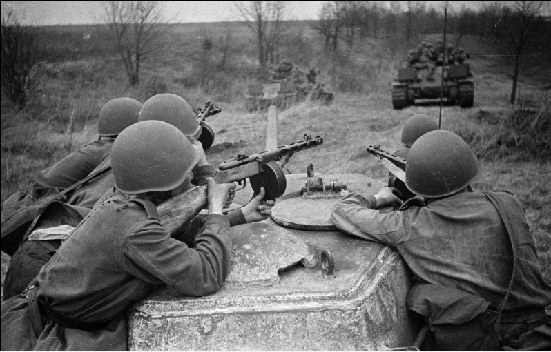 二战苏联为什么有大量冲锋枪手? - 知乎