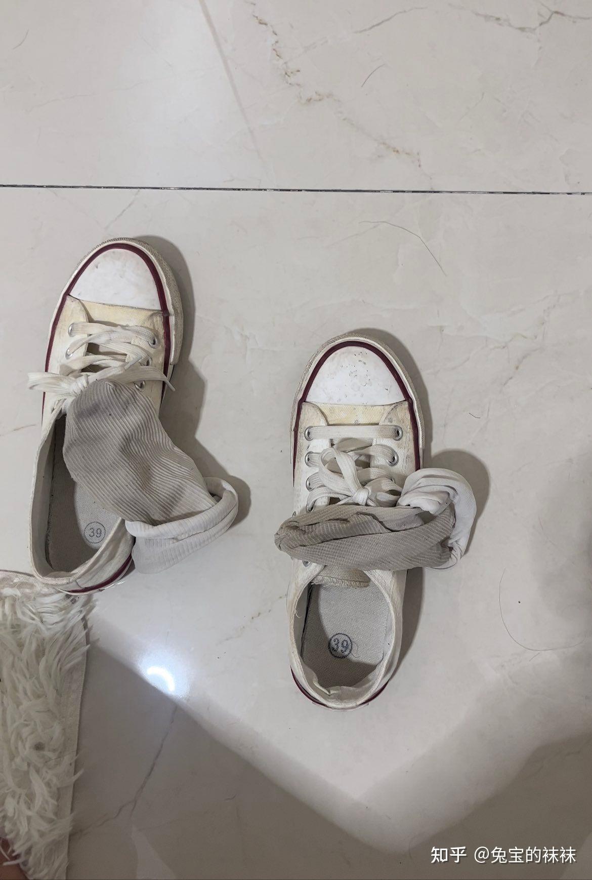 姐妹们你们穿帆布鞋穿袜子吗?