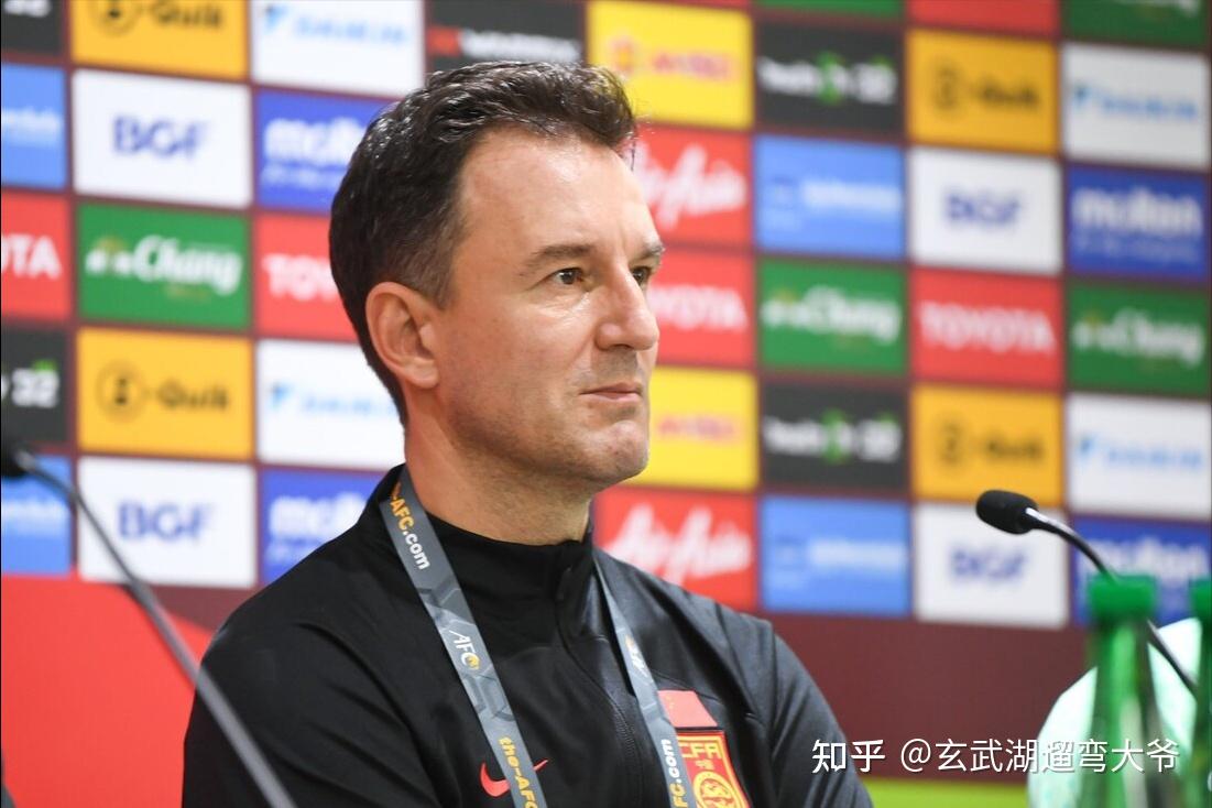 国足为什么要选扬科维奇当主帅