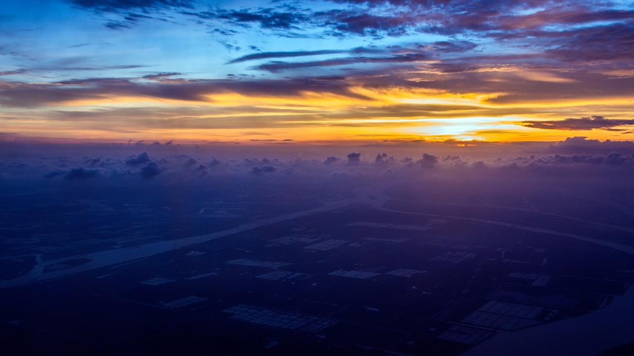 为什么秋天云层高