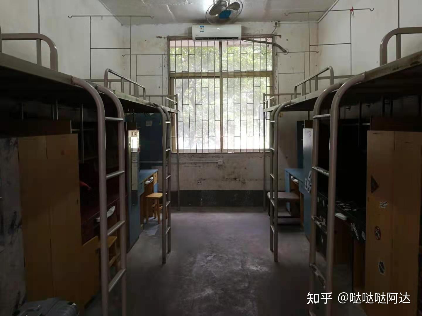 请问广州体育学院宿舍床的规格是多少啊