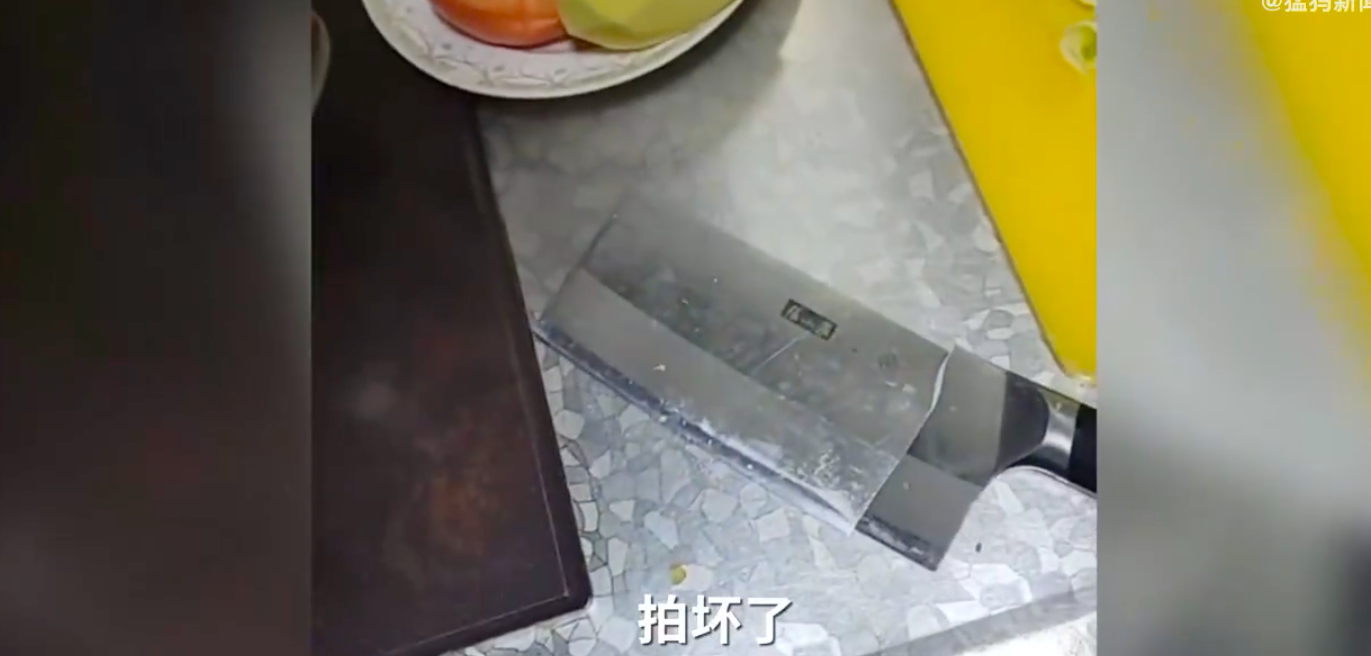 一男子吐槽张小泉菜刀拍蒜真的会断，张小泉厂家称硬度越大越脆，你对此有何看法？ - 知乎