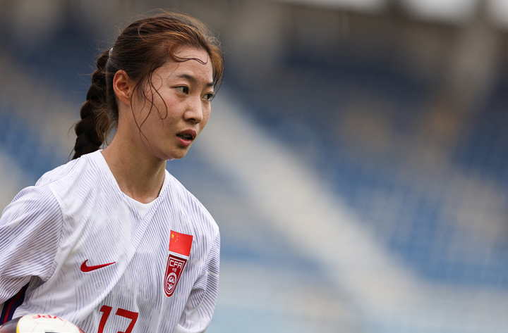 5-0！中国女足小将踢疯了，任意球直接破门，对方门将当场傻眼 - 知乎