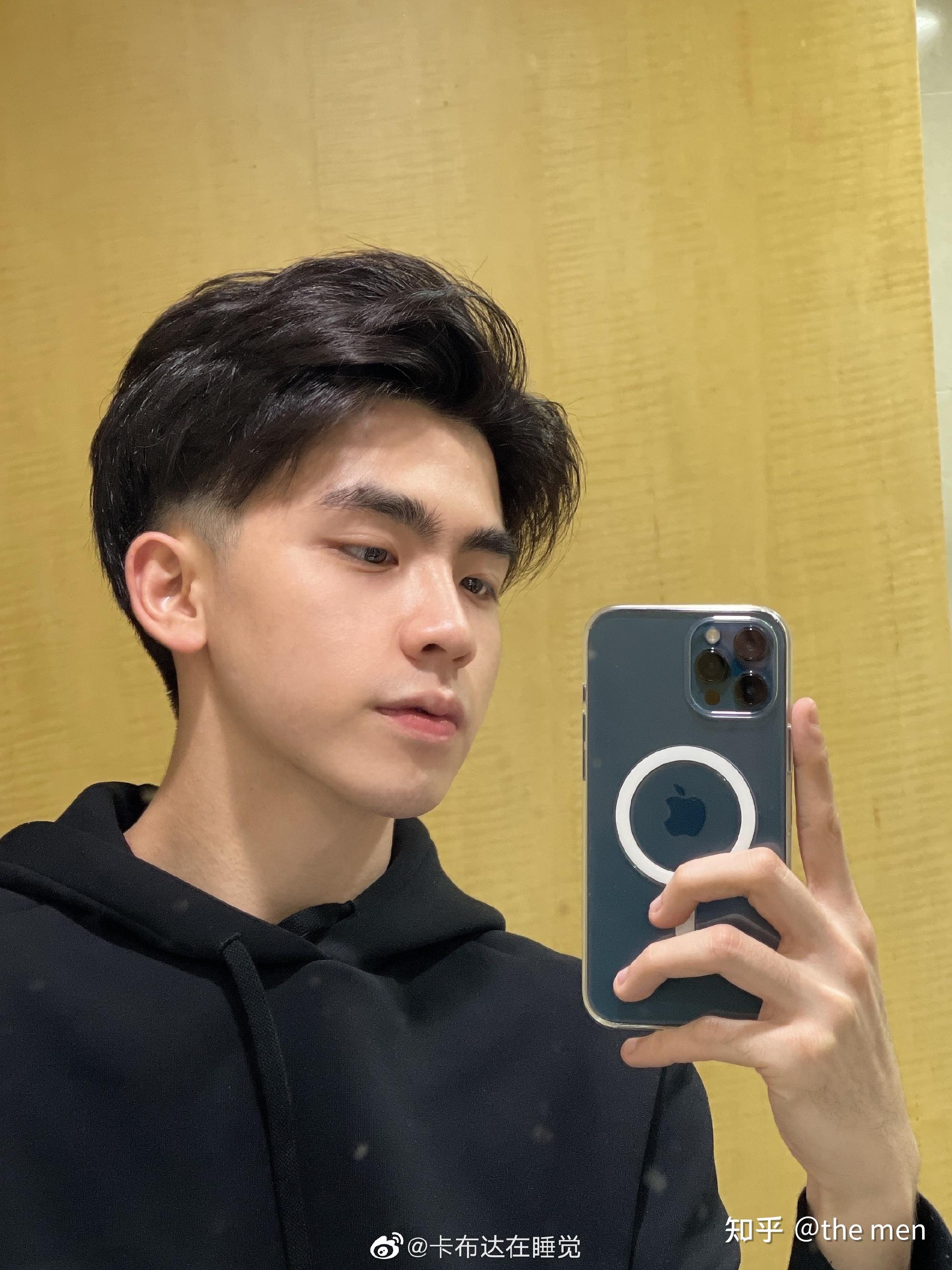 求推荐网红帅哥的微博? - 知乎