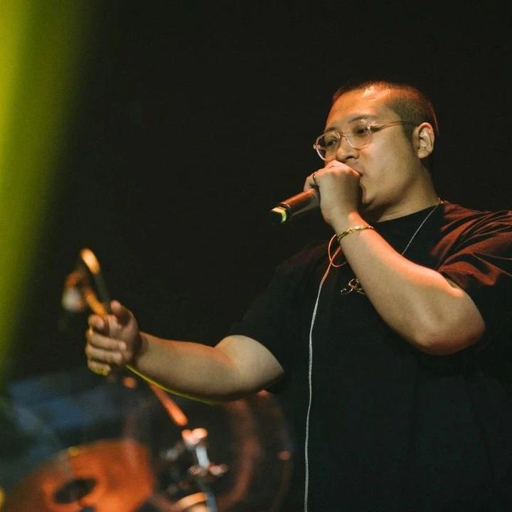 秃子开火Asen后，被大量rapper围攻 - 知乎