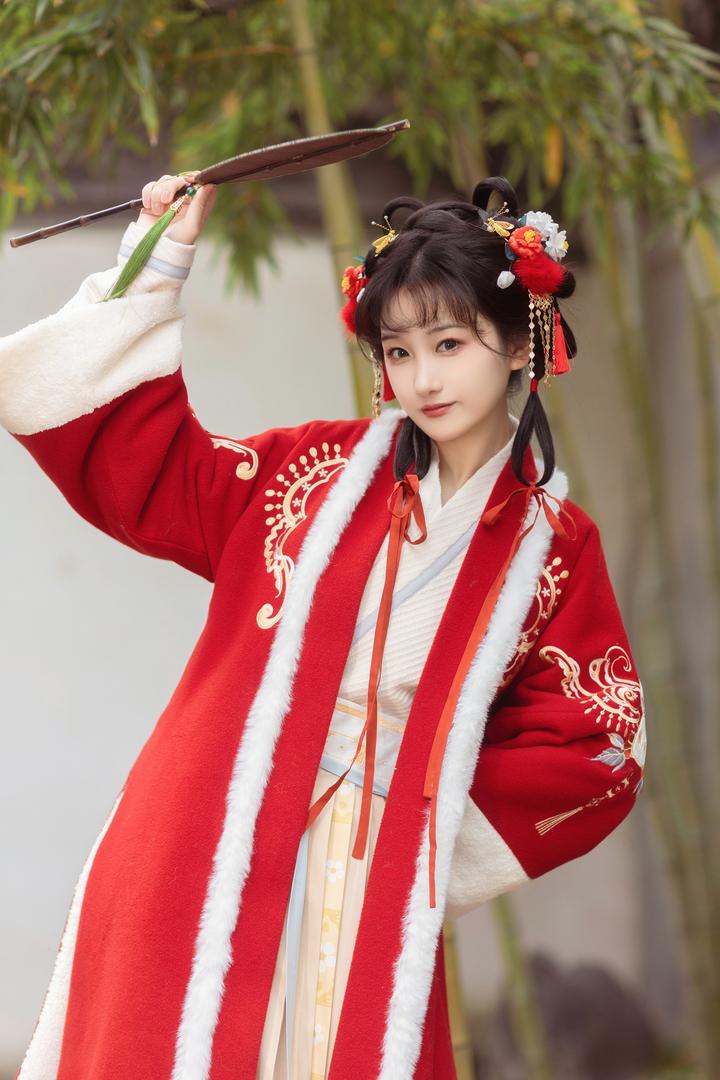 汉服上新,宋制拜年服和粉红少女心战袍,你喜欢哪个?