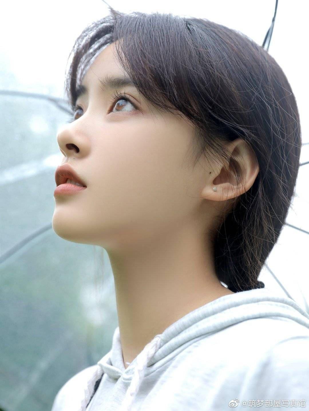 高中时素颜就好看的女生长大化妆后岂不是逆天吗