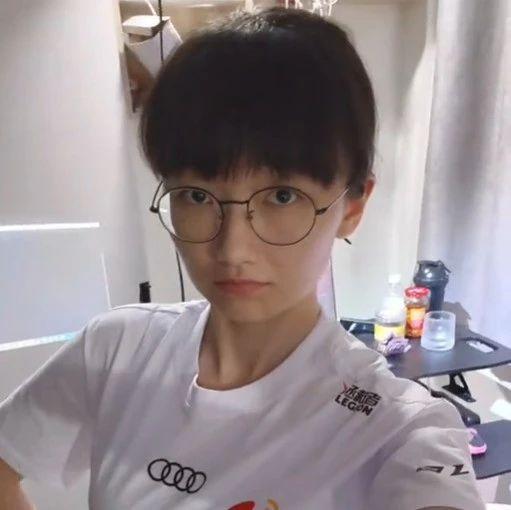 电竞圈惊现女版Faker擦边直播，网友直呼“生理不适”！ - 知乎