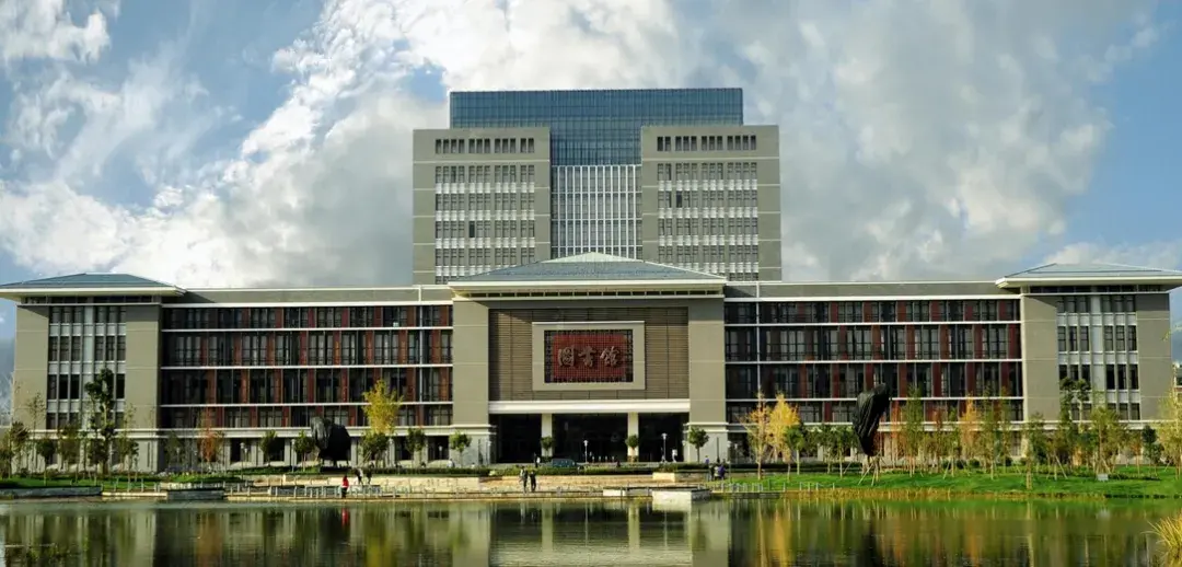 云南师范大学商学院环境设计专业与视觉传达哪个比较好学校整体来说