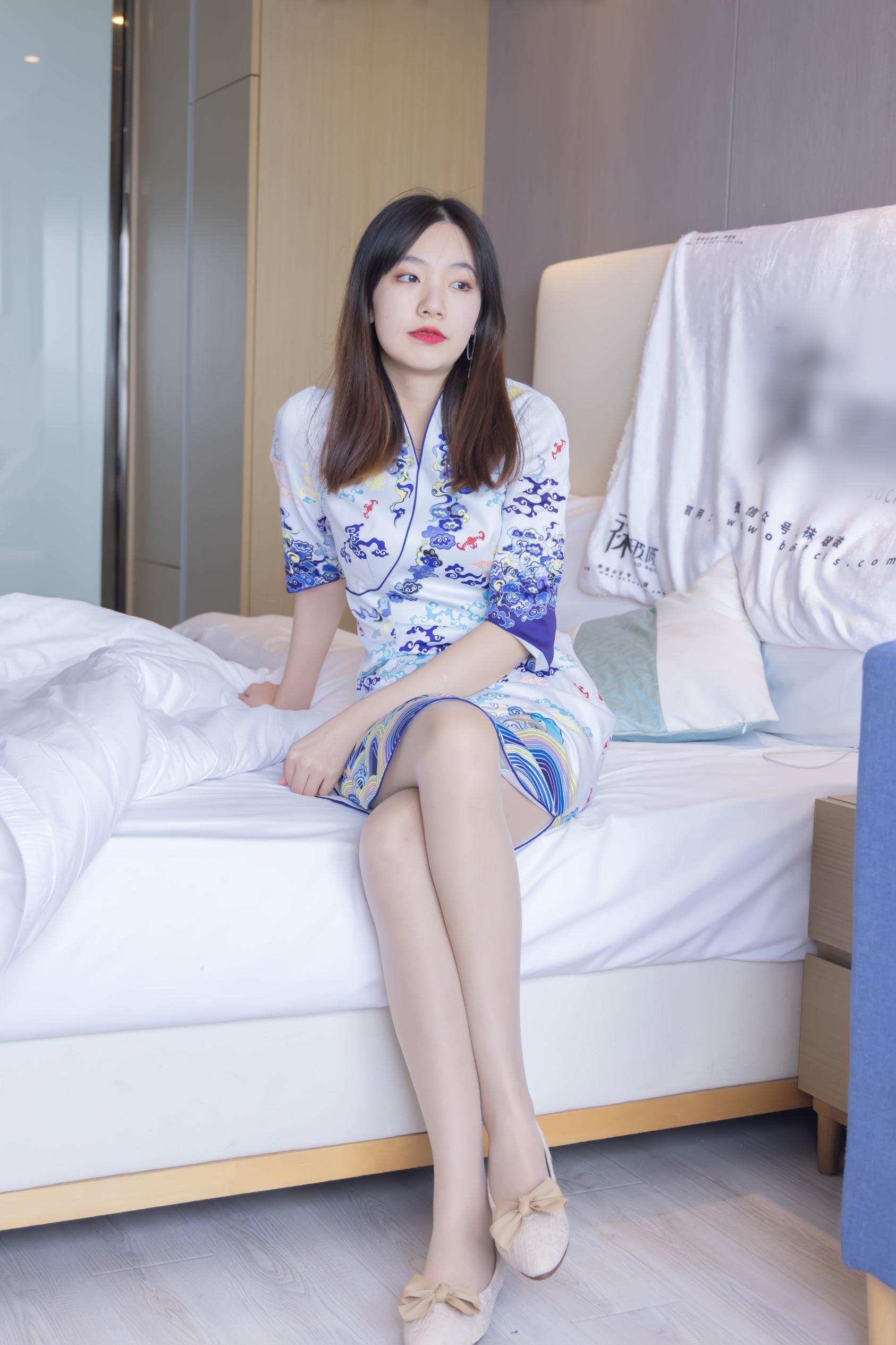 尽显东方优雅美,美女海南航空制服写真,肉色丝袜勾勒出独特魅力 - 知乎
