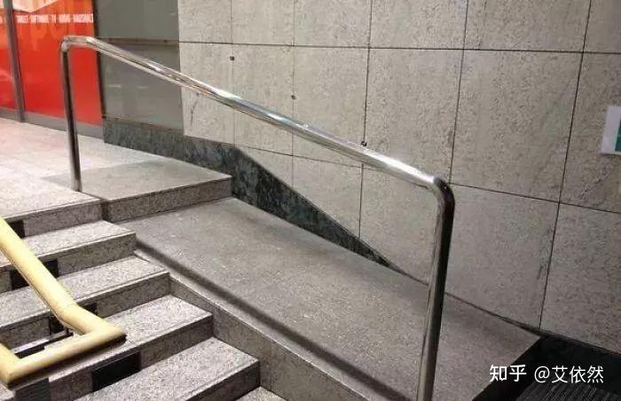 对于城市优化盲道建设,你们对此有什么看法以及建议? - 知乎