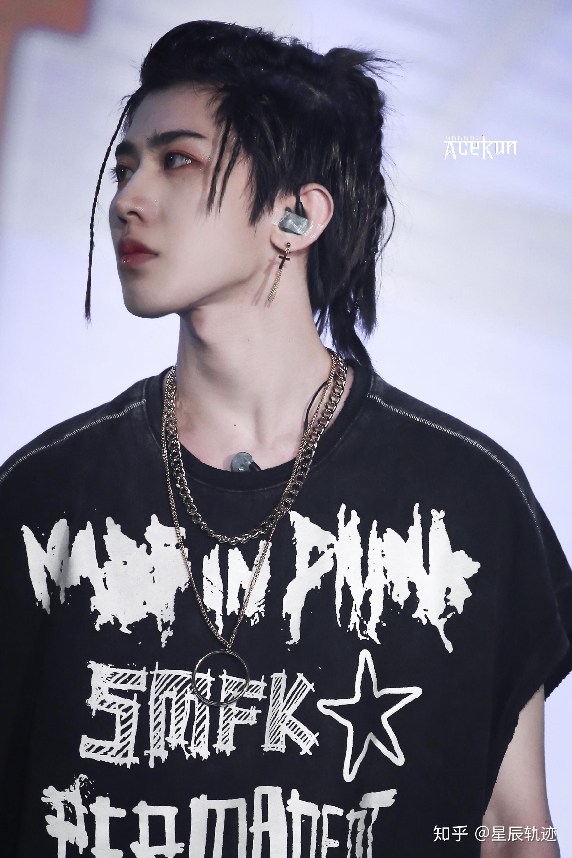 看了青你2,有没有觉得蔡徐坤黑发,清爽造型是最适合他的? - 知乎