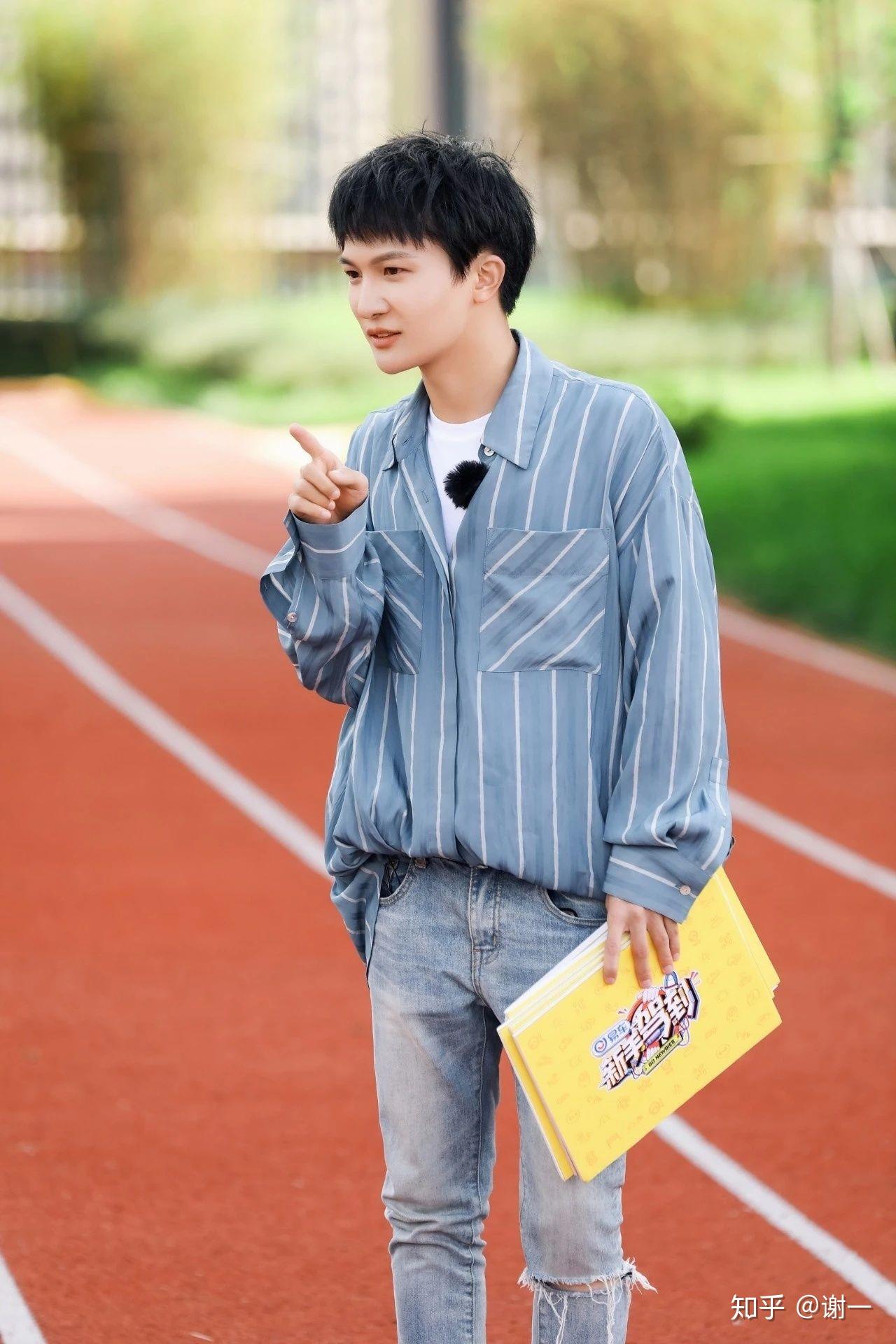 周深的腰有多细