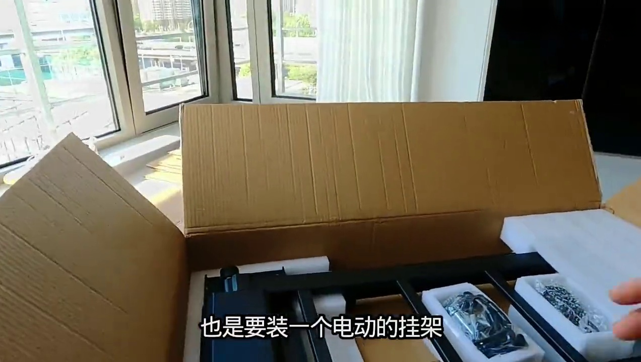 安装一台大屏电视机,100寸电视上墙后还感觉大吗