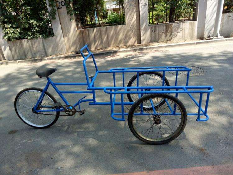 为什么东北的三轮车是倒着骑的