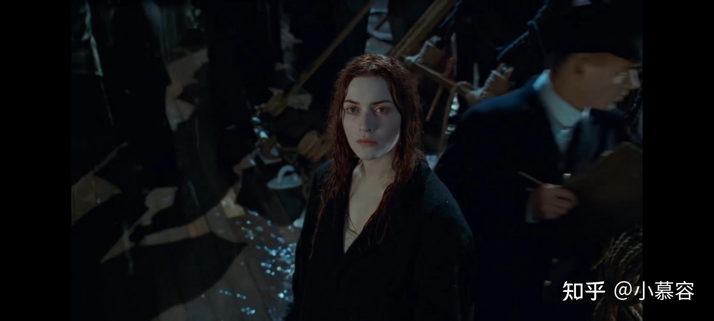 《泰坦尼克号》rose 为什么保留了卡尔送她的海洋之心一生,临终前又抛