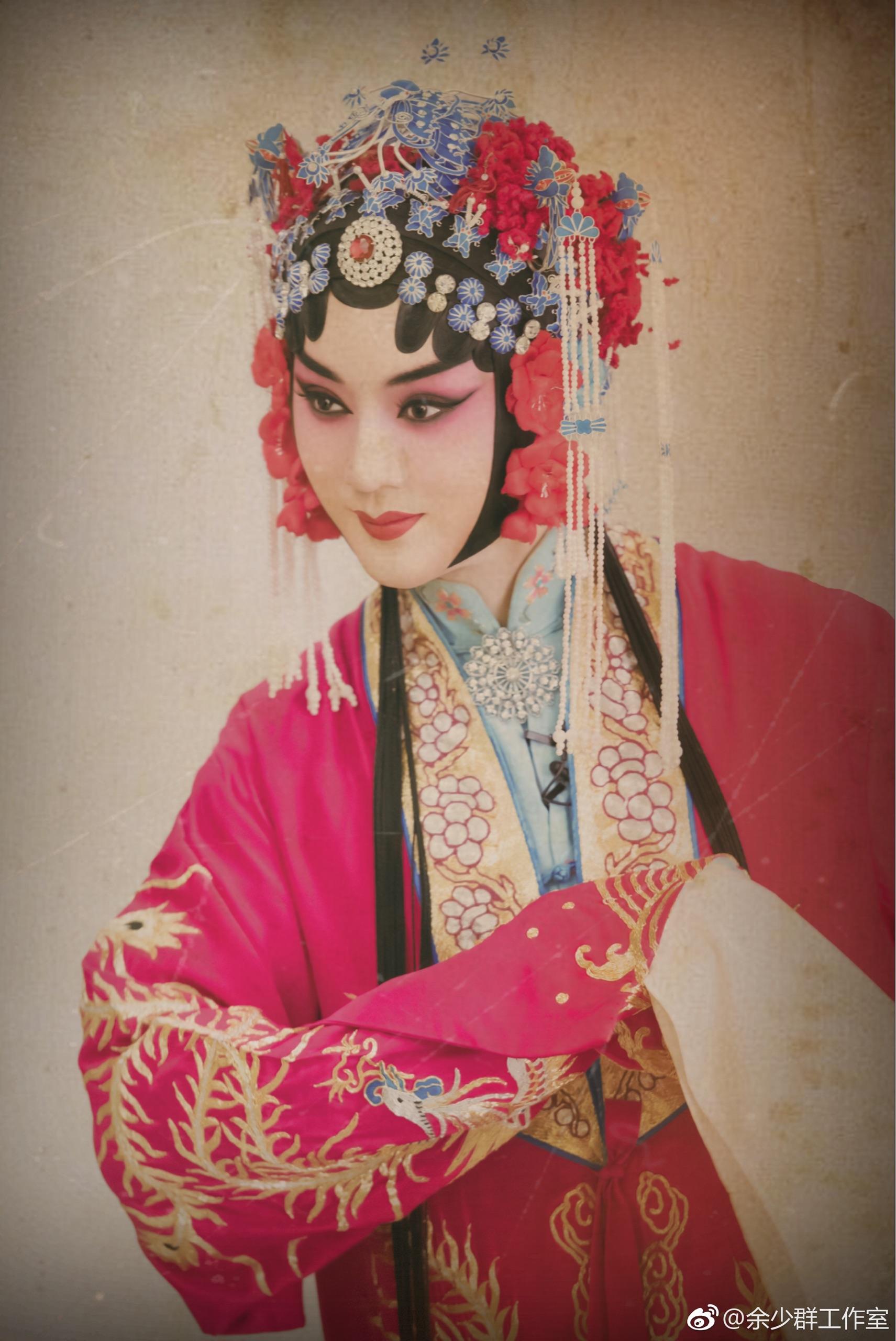 如何评价余少群的旦角扮相? - 知乎