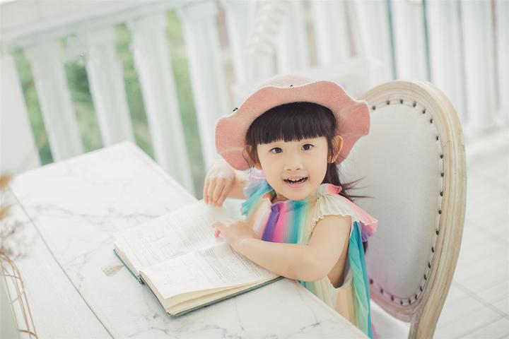 儿童日常短视频制作 镜头前的萌娃如何批量产生？“儿童网红”制造流水线调查