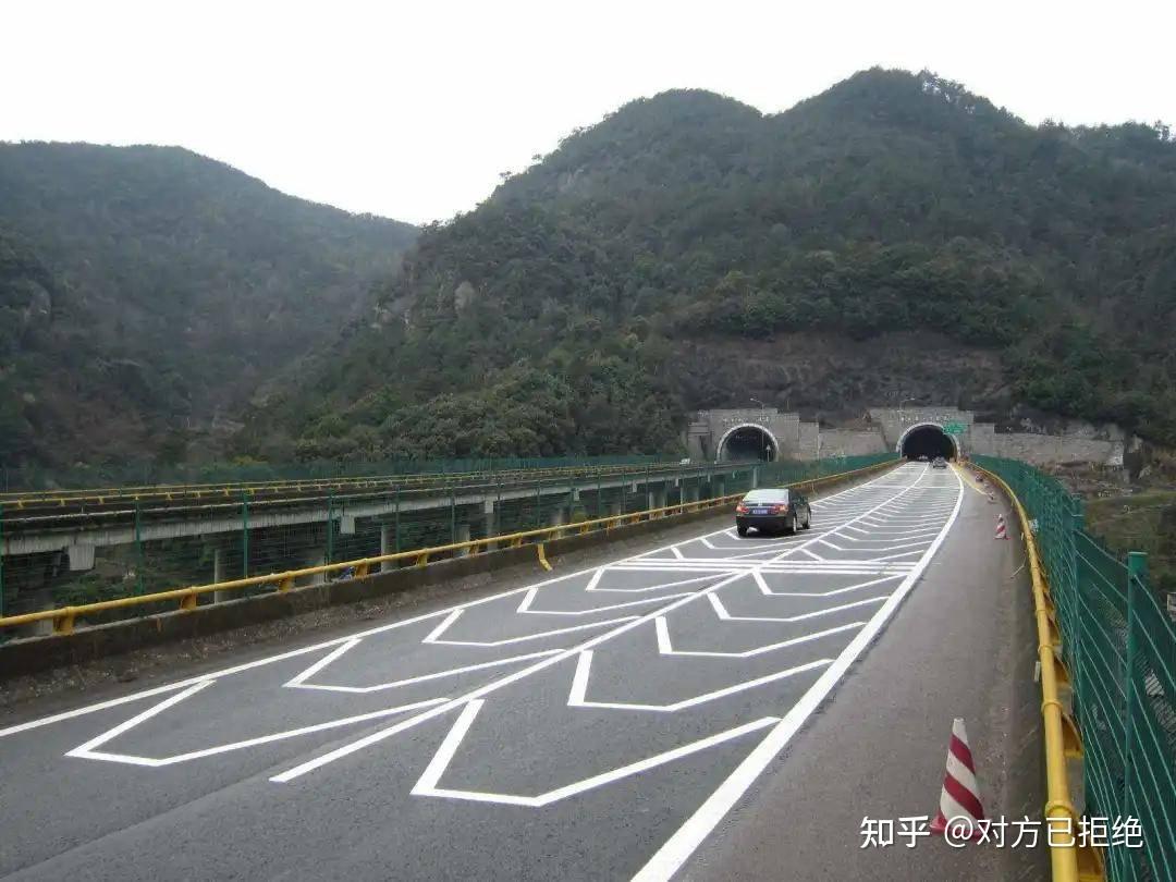 高速公路上的标线有什么区别 高速公路很难认的5种标线