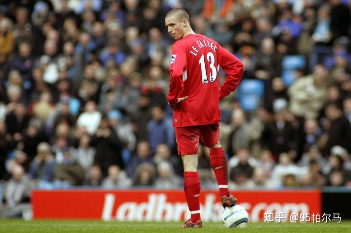 有哪些足球运动员踢着踢着就突然淡出主流赛场了? - 