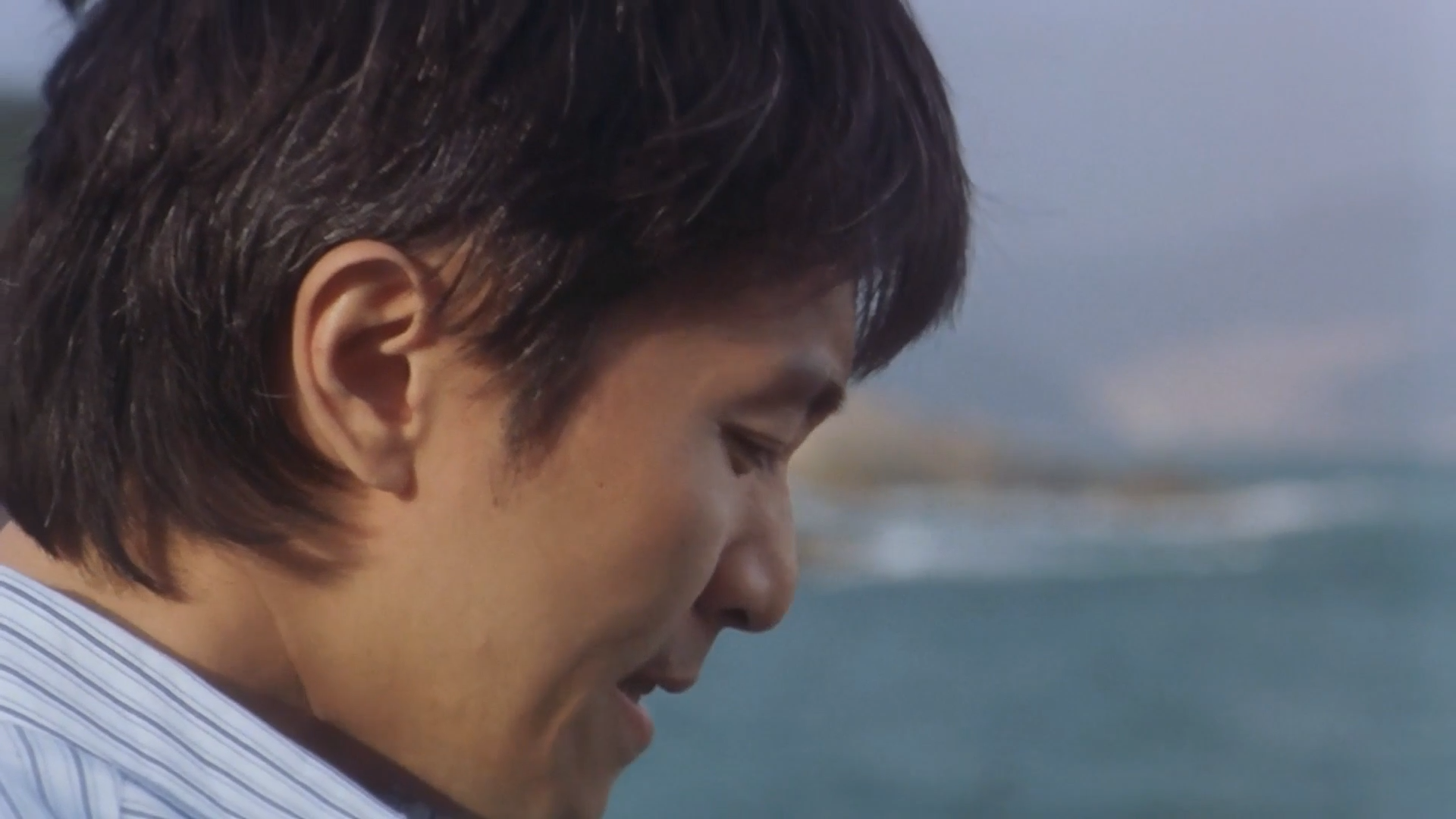 《喜剧之王》中当周星驰说完「我养你啊」之后,柳飘飘在计程车上