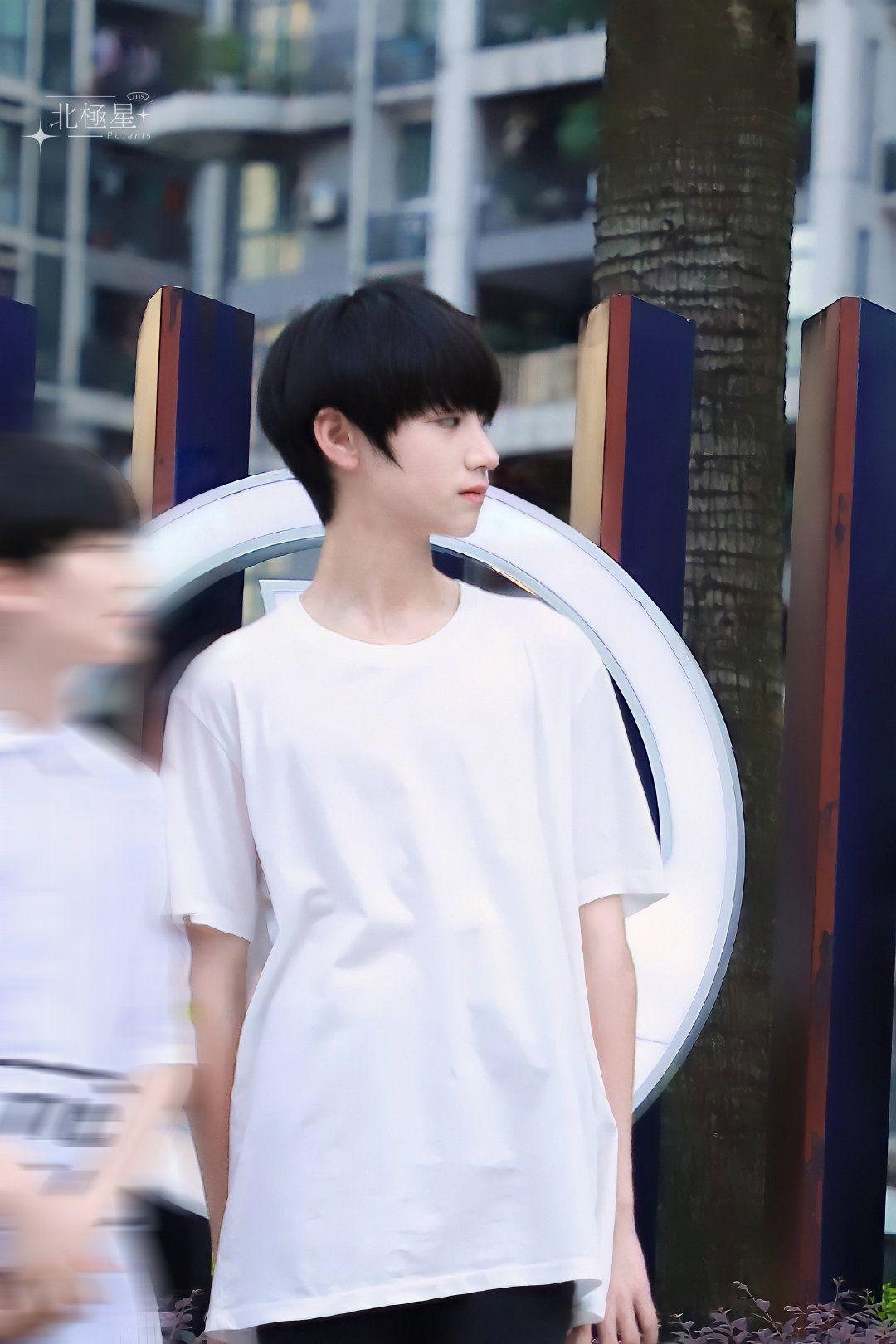 重庆七中的校草朱志鑫长得多好看