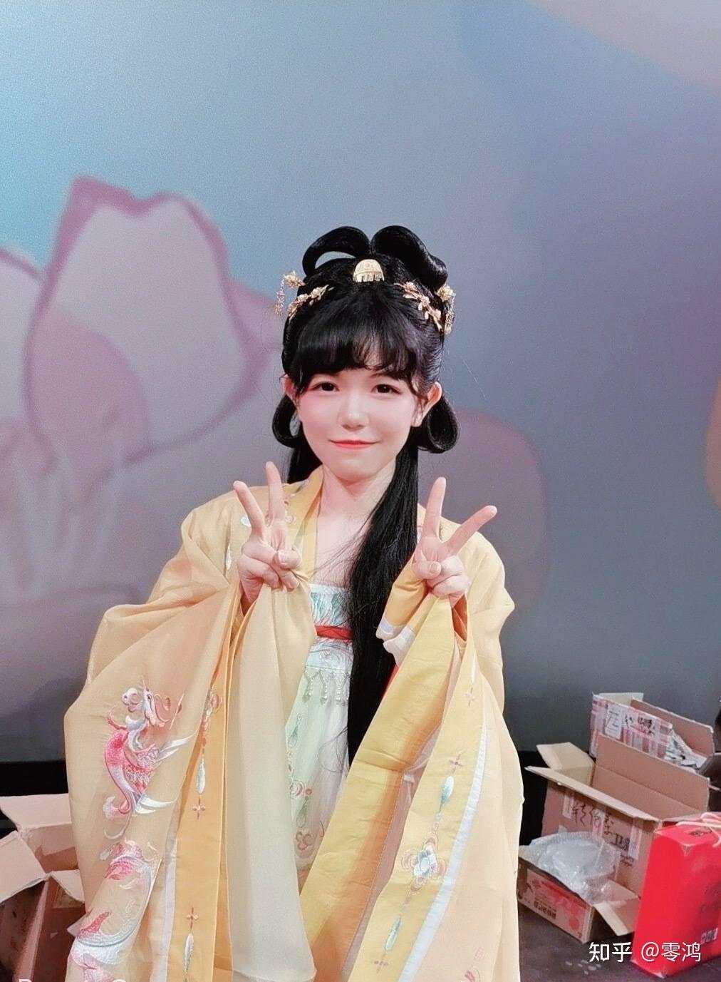 封茗囧菌的线下和微博的照片差别大码吗各位线下见过的可以说一下嘛