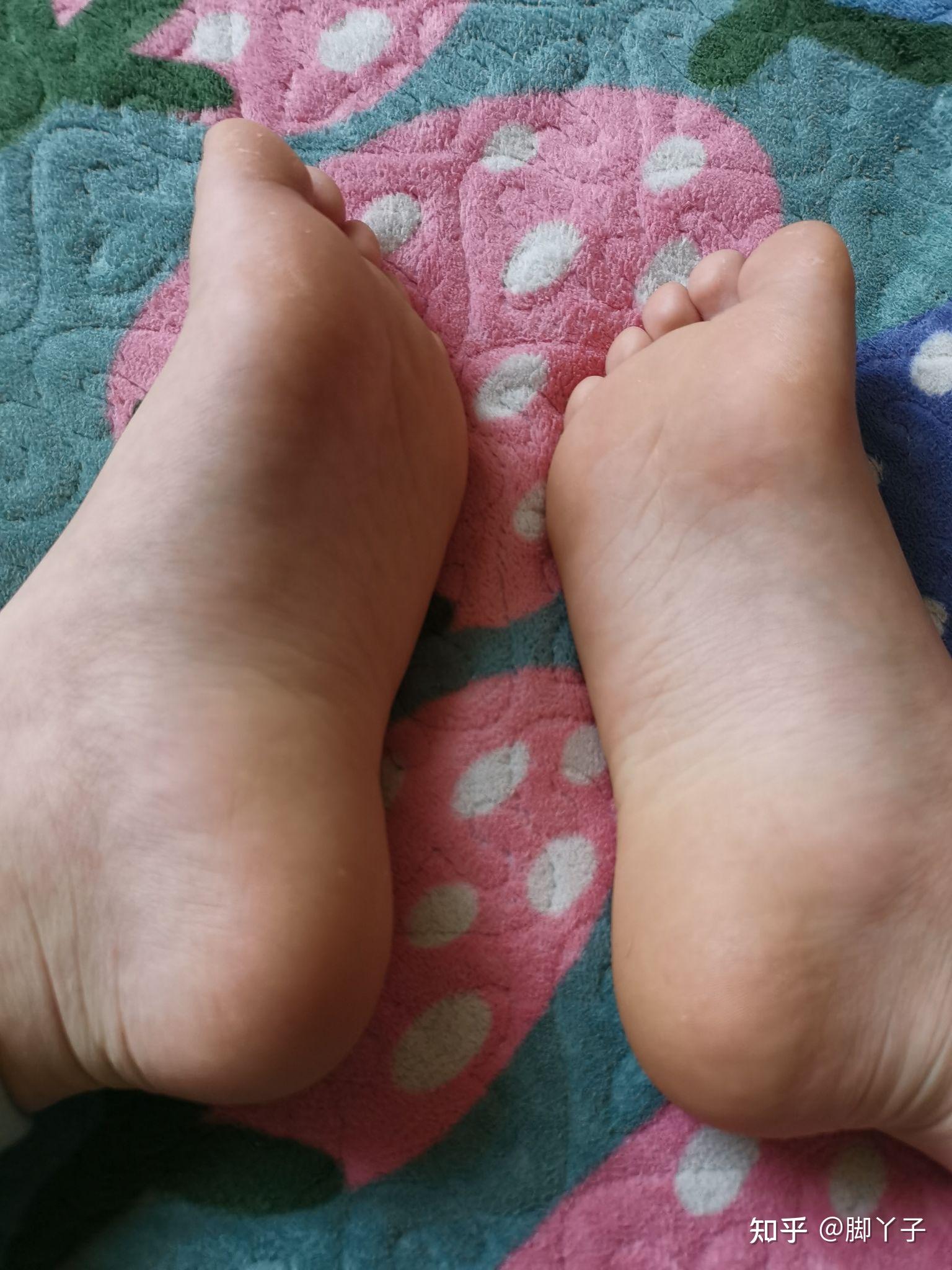男孩脚底照片有什么问题吗? - 知乎