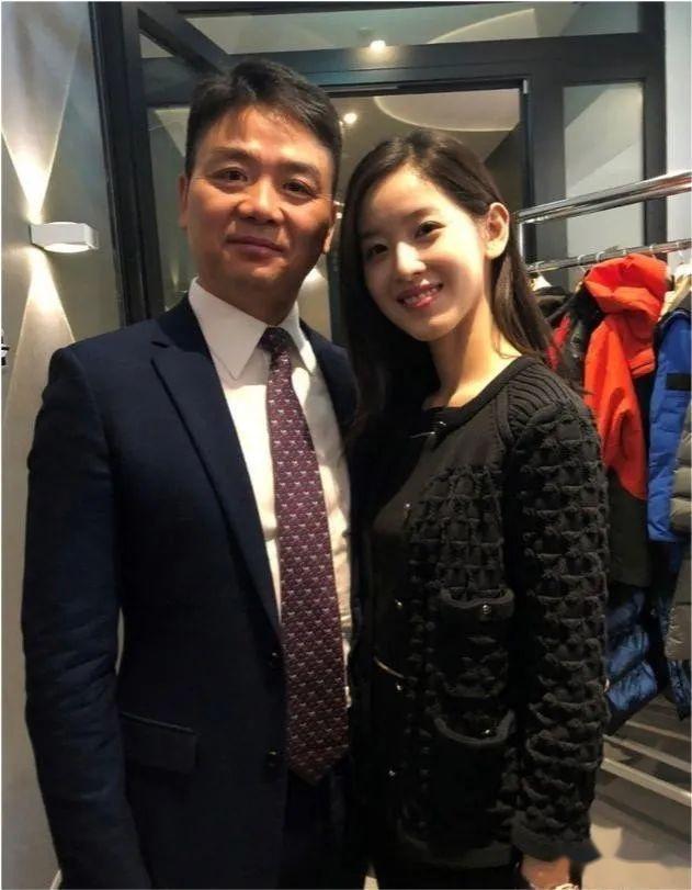刘强东案涉事女主更多照片曝光!各方面都逊色于奶茶妹妹!索赔从5万美金跳到500万美金 - 知乎