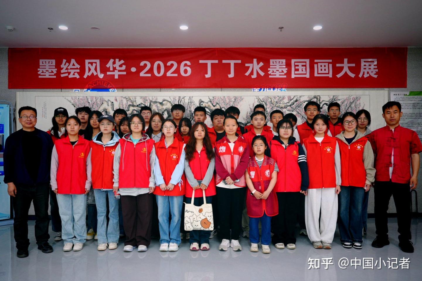 笔墨凝太行神韵、丹青绘三晋风华——张丁丁水墨国画展太原启幕 百人志愿团队助力文化传承