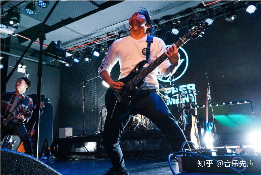 他们是香港目前最炙手可热的乐队,只要听过他们的现场你一定会爱上 - 知乎