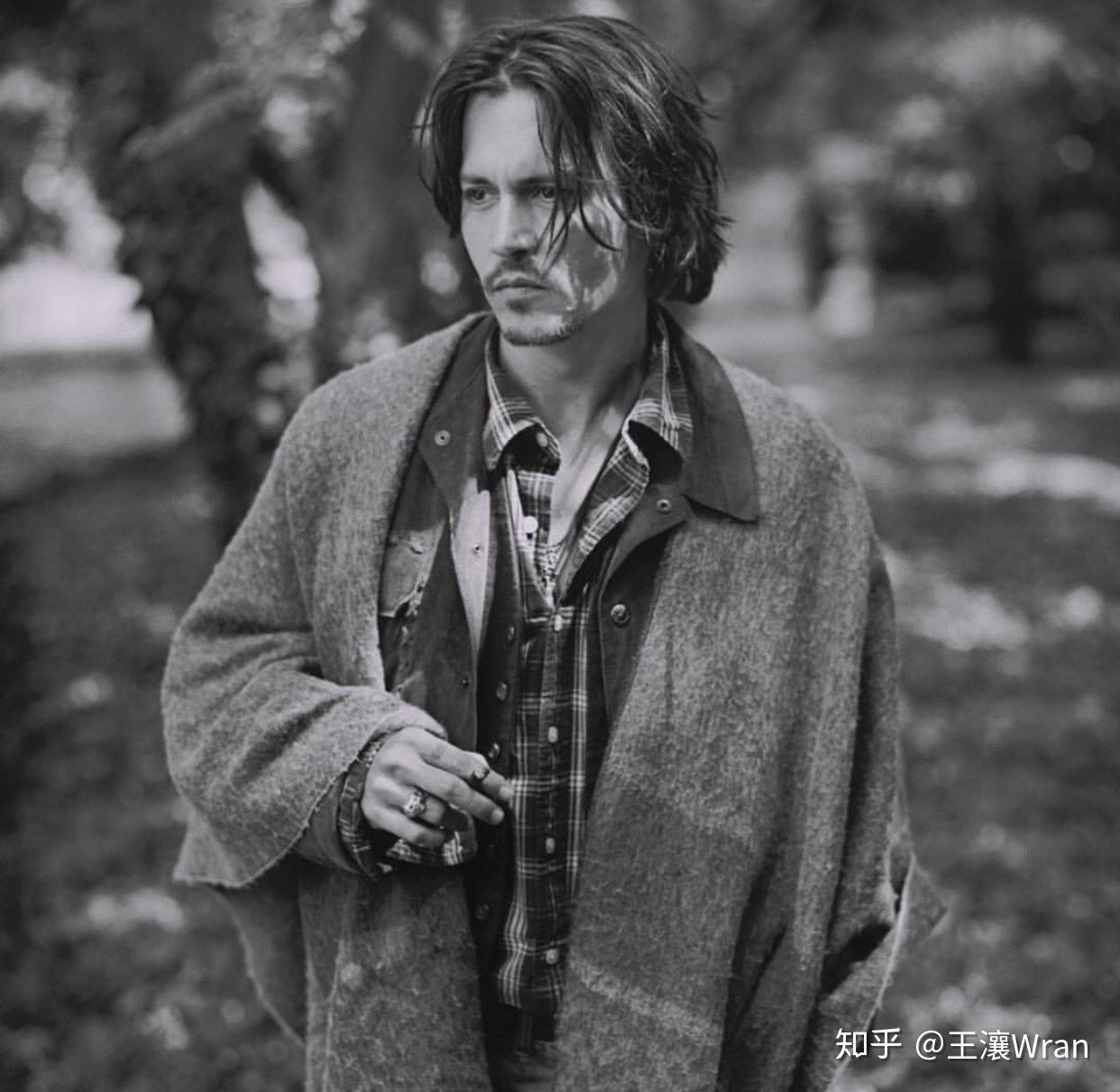 为什么烟熏妆,玩递眼神邪魅笑的约翰尼德普不被认为油腻?