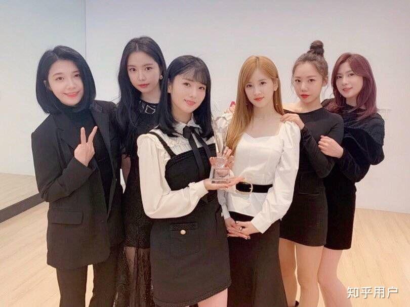 请问apink的成员声音怎么区分哪一位的声音有点沙哑类似于烟嗓的那种