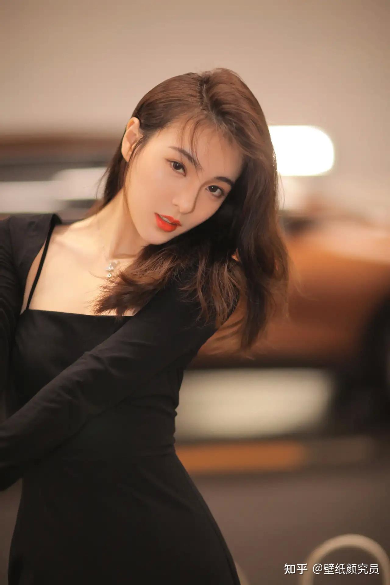 为什么男孩子的壁纸总是美女