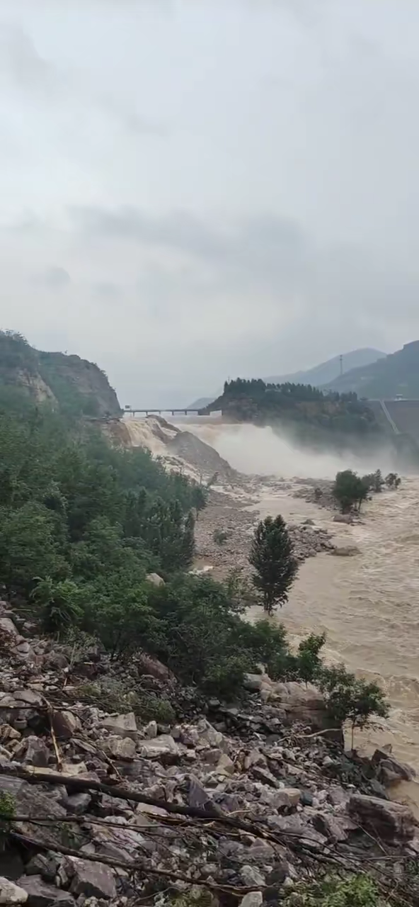 卫河鹤壁段决堤图片