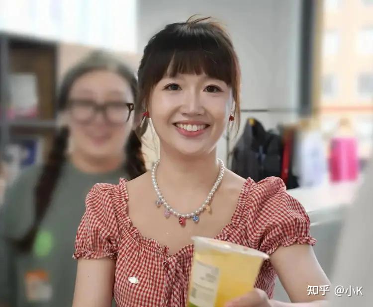 麦林现身快手扫楼，瘦到94斤后面相都不恶了，难怪李行亮这么爱她 - 知乎