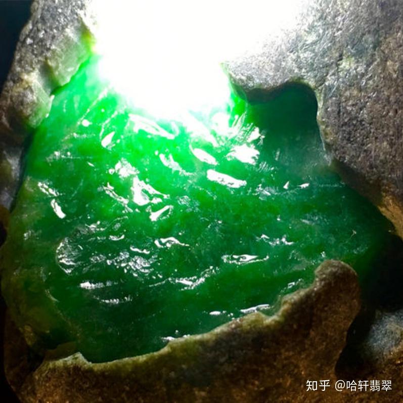 翡翠干货一莫湾基场口黑钨砂皮翡翠原石的特点- 知乎