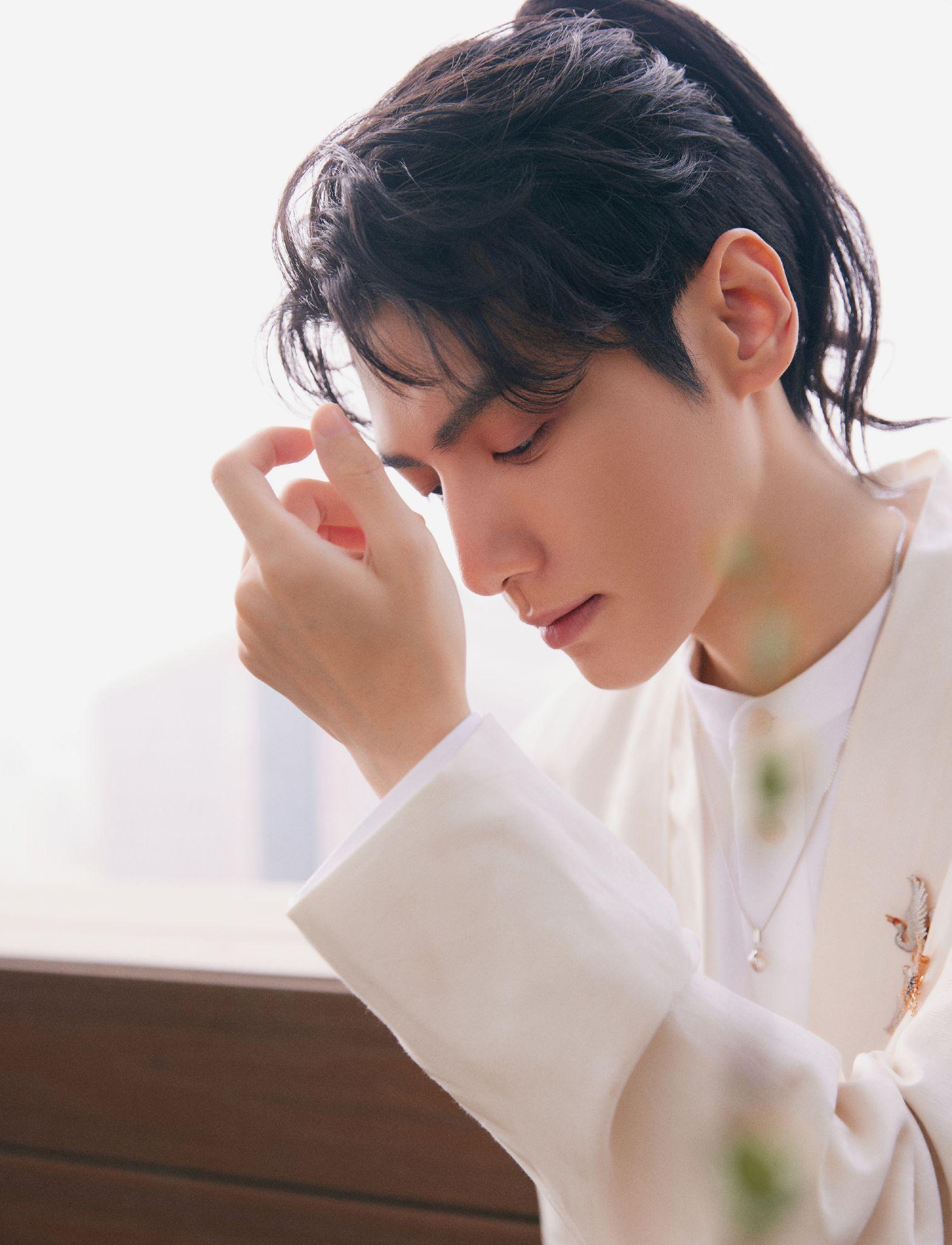 能求一些罗云熙无水印的神图吗